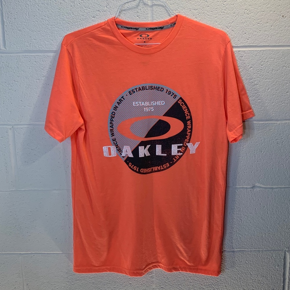 Oakley T-shirt